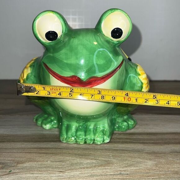 Vintage Whimsical Handpainted Ceramic Frog Coin Piggy Bank W/ Stopper Coin Bank - Picture 6 of 7